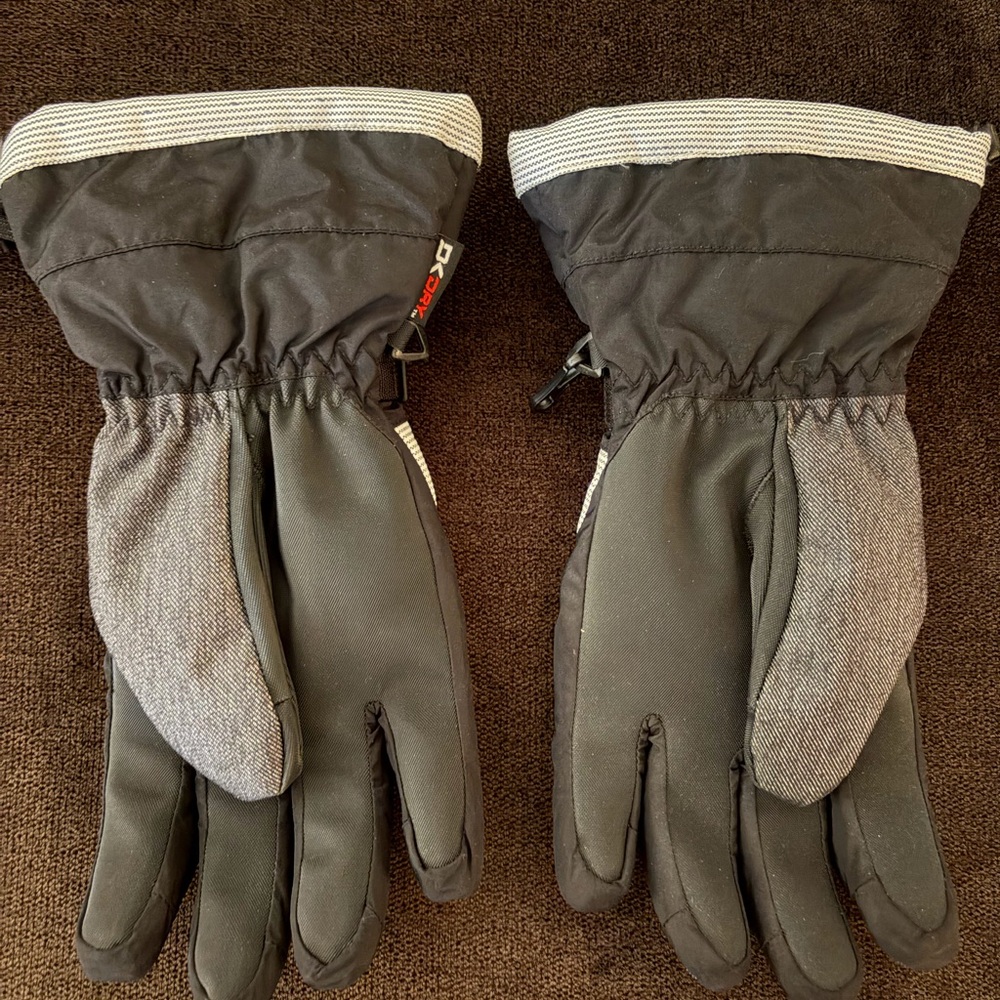 Dakine Black and Gray Insulated Gloves - Picture 2 of 6